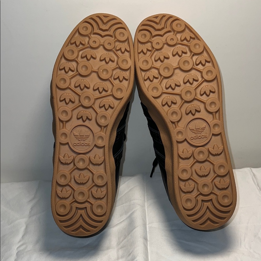 Adidas Black and Gold Men's Sneakers - Picture 9 of 10